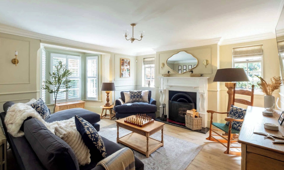 Kinoulton House | Cherry Trees Farmhouse with Hot Tub