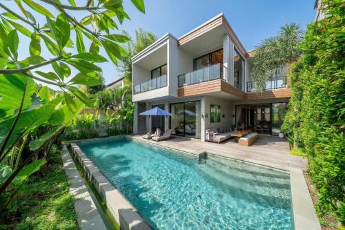 Padonan Villa | Chiama Sun - Rice Field Views Pool Retreat with Outdoor Lounge