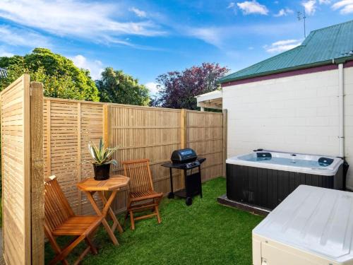 Sydenham House | City Oasis, Spa Bath with Private Parking