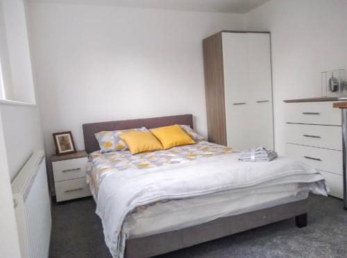 Corby House | City Vacations Corby near Rockingham Double en- suite room in shared property Communal kitchen & garden