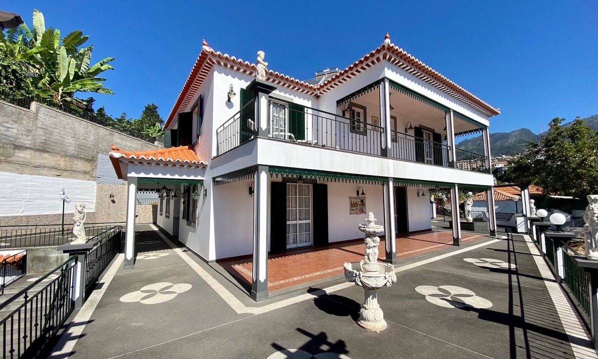 Sao Pedro Villa | Classic Tranquil Madeiran 4-Bedroom Villa Funchal