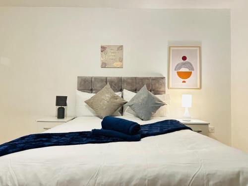 Stonebridge Apartment | Comfortable 2-Bed Apartment - Great Links to Central London and Heathrow