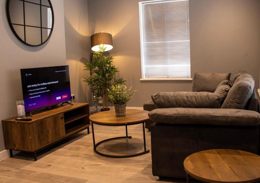 Stevenage Apartment | Comfortable 3 bed house in central location, Stevenage