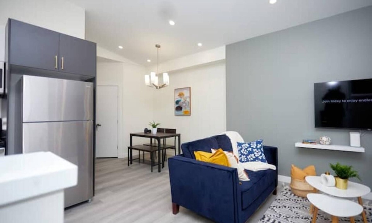 St. James House | Comfortable home near airport