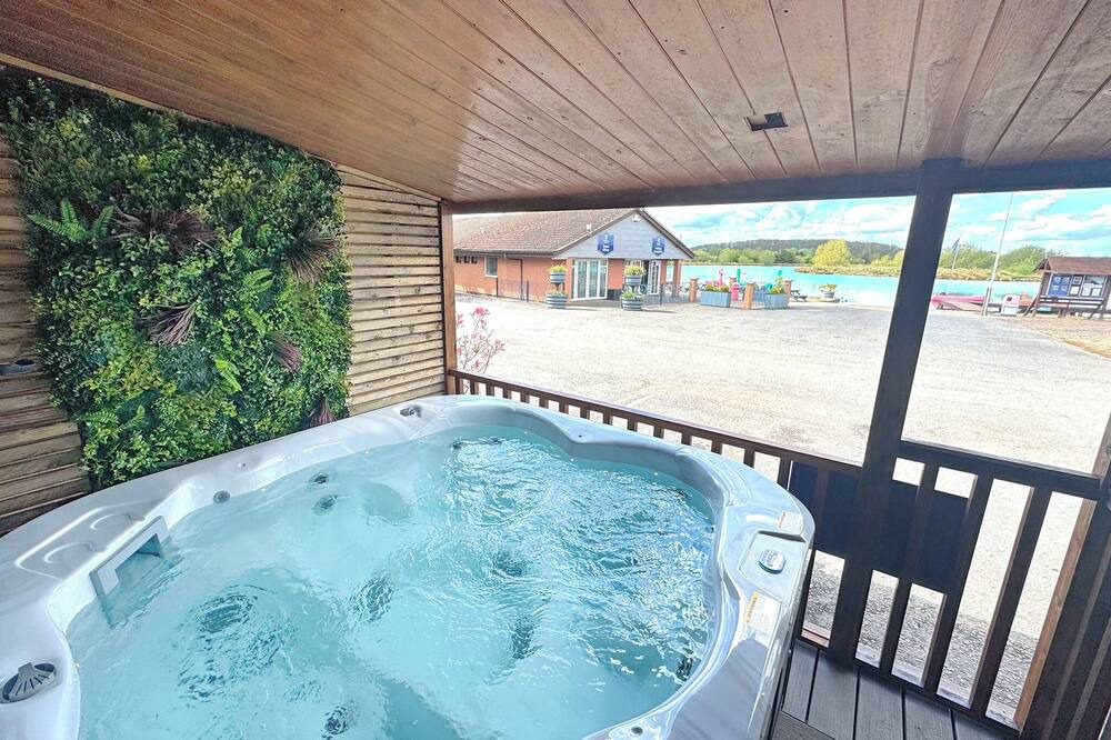 Sawley Ski Chalet | Comfortable lodge that sleeps four people, ideal for families.