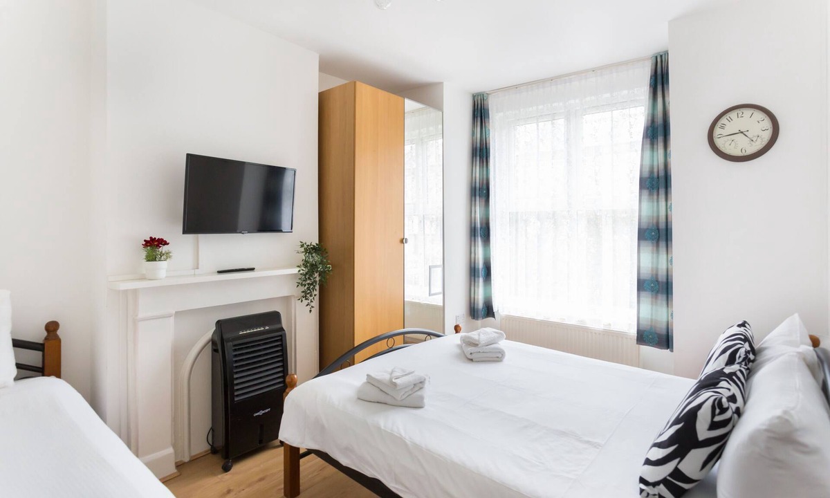 Haringey House | Comfortable Stay for Three
