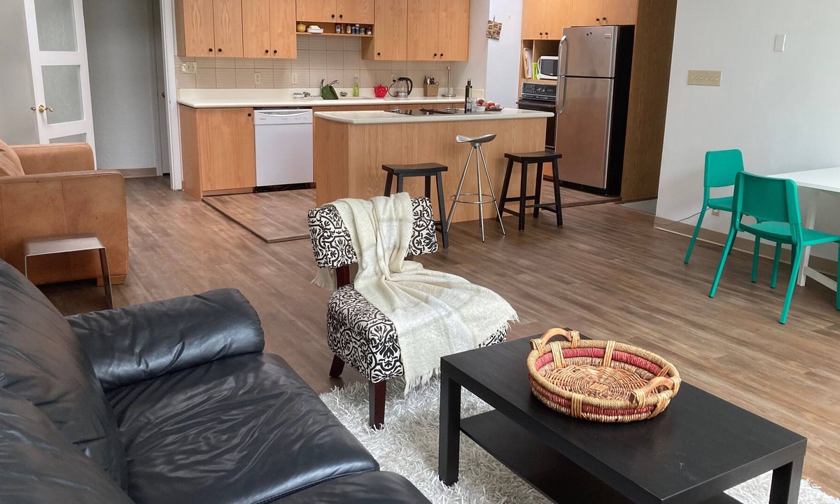 Oakridge House | Conference and Self-Isolation Paradise in Kerrisdale/Oakridge