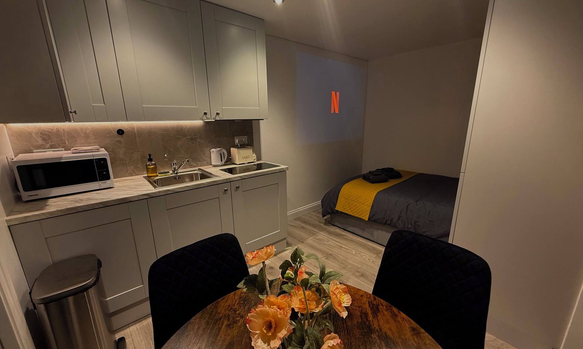Leyton Apartment | Contemporary Studio, London Prime Location