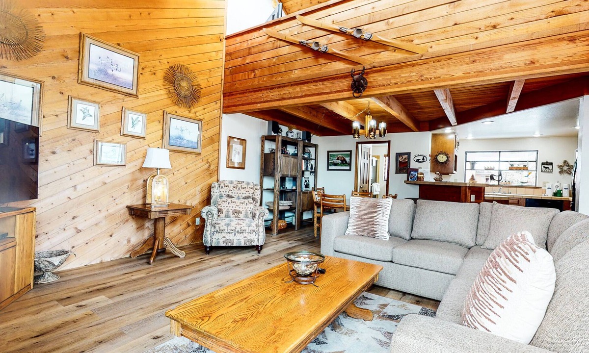 Mammoth Lakes Condo | Corner Large Unit. Washer/Dryer. Great Complex Amenities, Near Kids Park