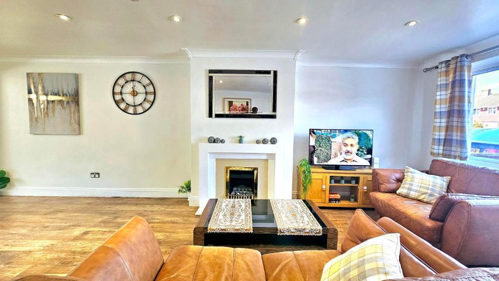 Havering Apartment | Cosy and spacious Home -Free parking, Free WiFi- sleeps 5 by FINNA Properties Ltd