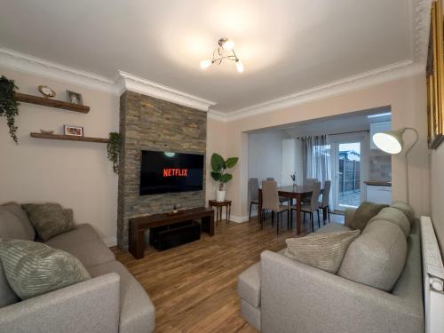 Tokyngton House | Cosy Home By Wembley Stadium