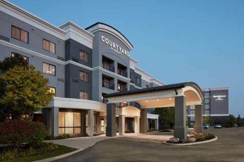 Courtyard | Northeast Mississauga