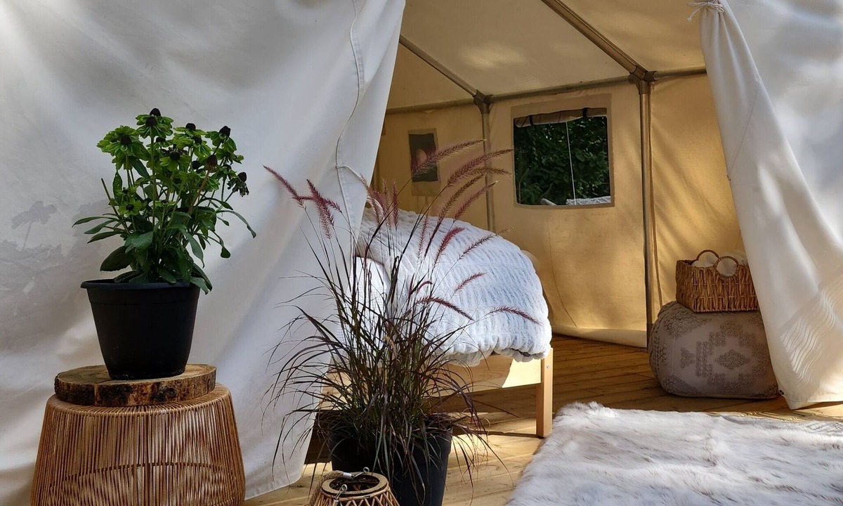 Tsawwassen Cabin | Coyote Point Lodge