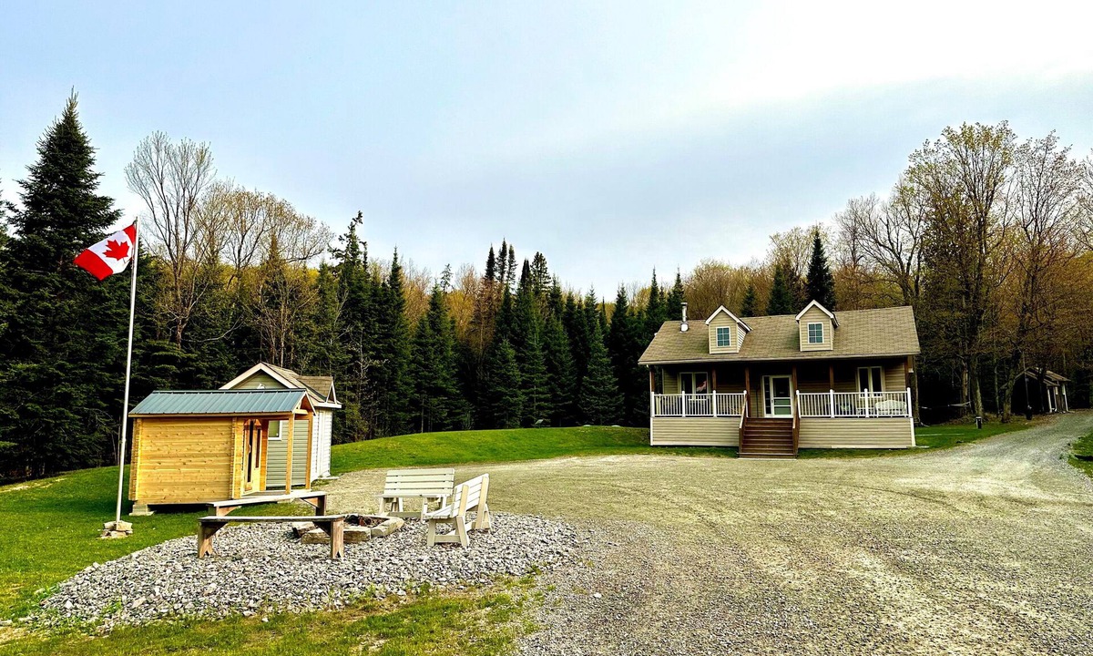Armour House | Cozy 3BR cottage on 100acres with hiking trails, firepit, woodstove & sauna