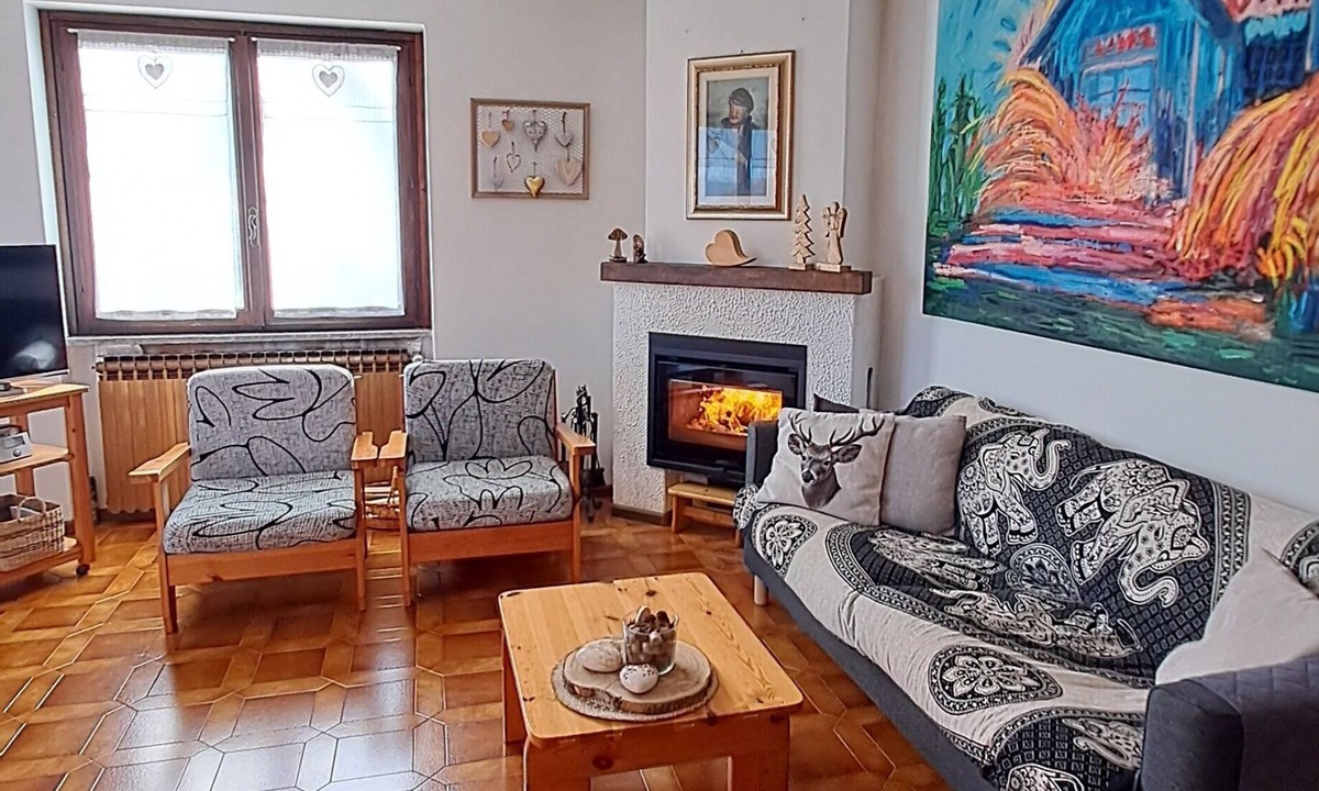 Casasco d'Intelvi Apartment | Cozy apartment surrounded by nature with lake view