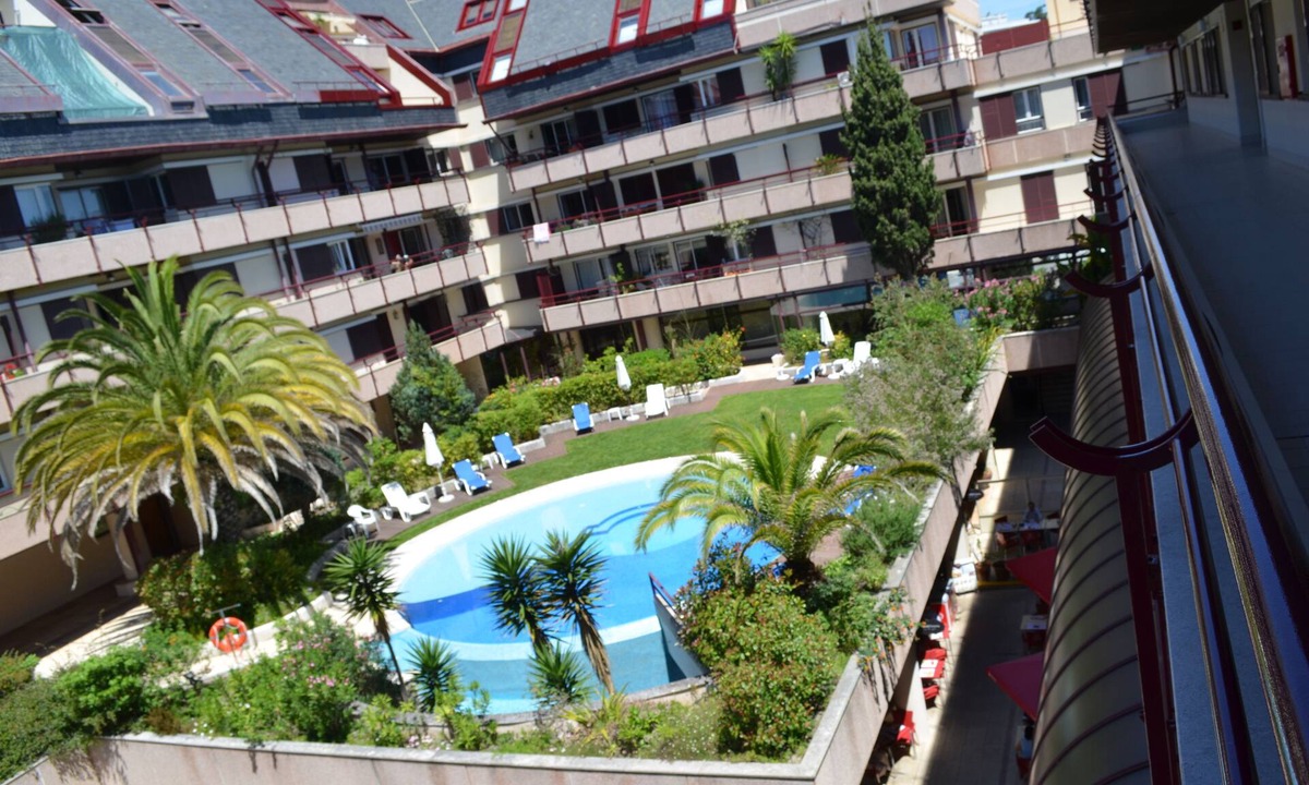 Estoril Condo | Cozy Duplex at Casino Estoril - 2 Bedrooms