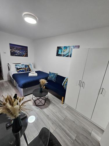 Kensal Green Apartment | Cozy Ground-Floor Studio, Excellent City Access