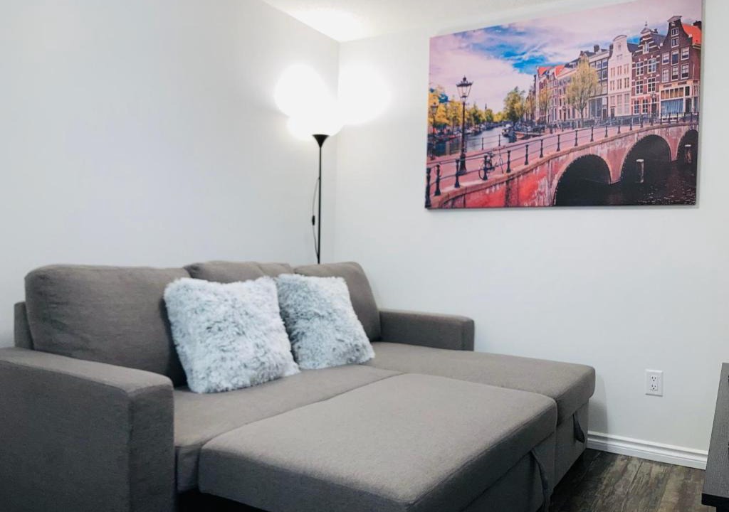 Northeast Edmonton House | Cozy Guest Suite with private entrance