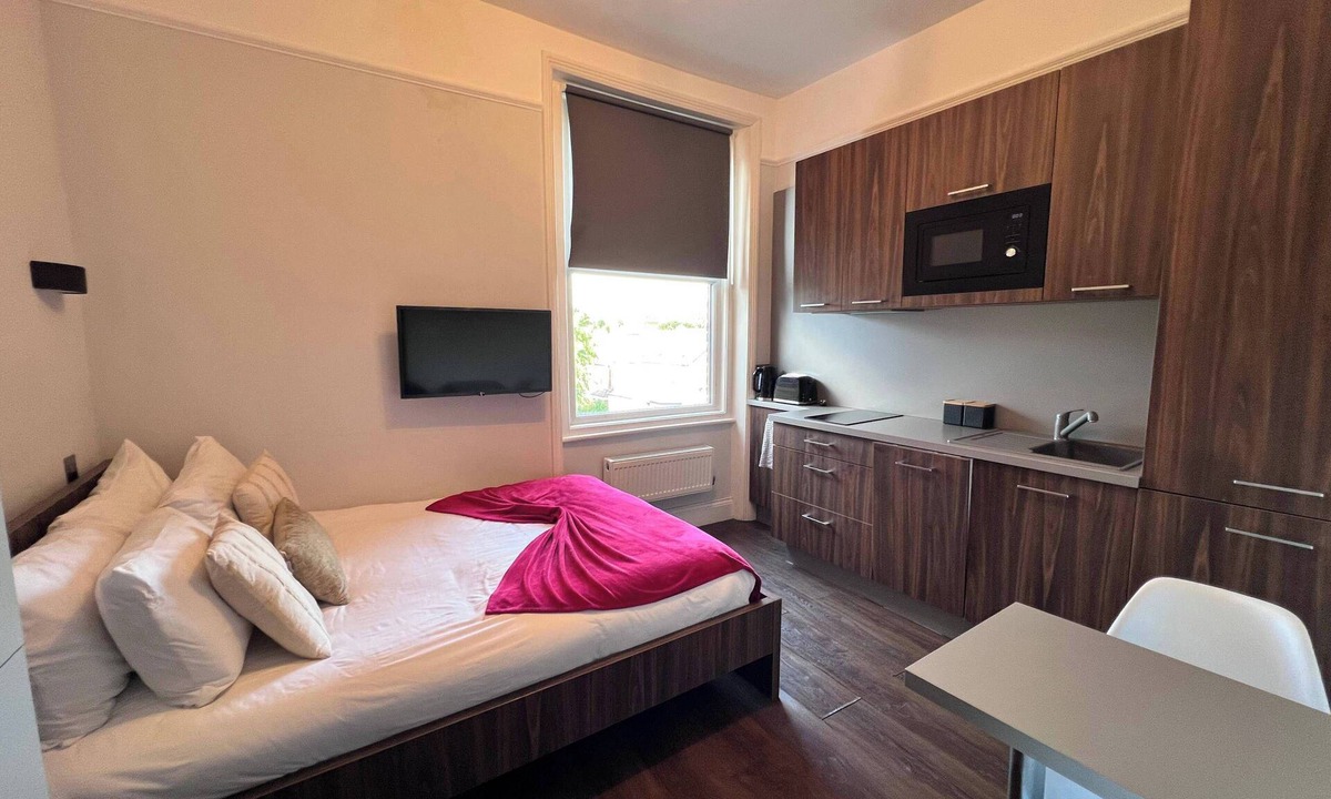 Coppetts Apartment | Cozy Studio in North London