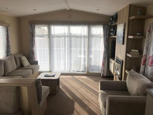 Bembridge House | Cute caravan Whitecliff Bay