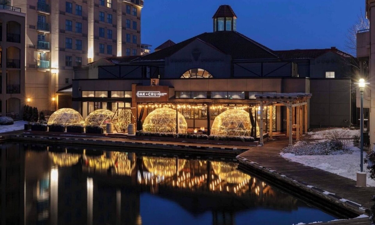 Kelowna Central Business District Hotel | Delta Grand Hotel sleeps 6 fully equipped kitchen. amazing location on the water