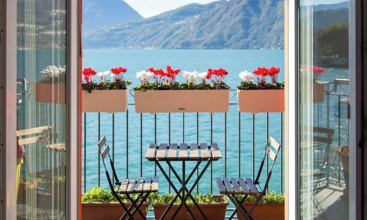 Bellano Apartment | Deluxe window to the lake