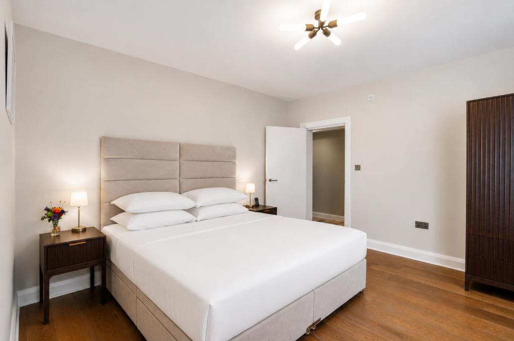 Hove Apartment | Designer Luxury Apartment Patio Brighton Seafront