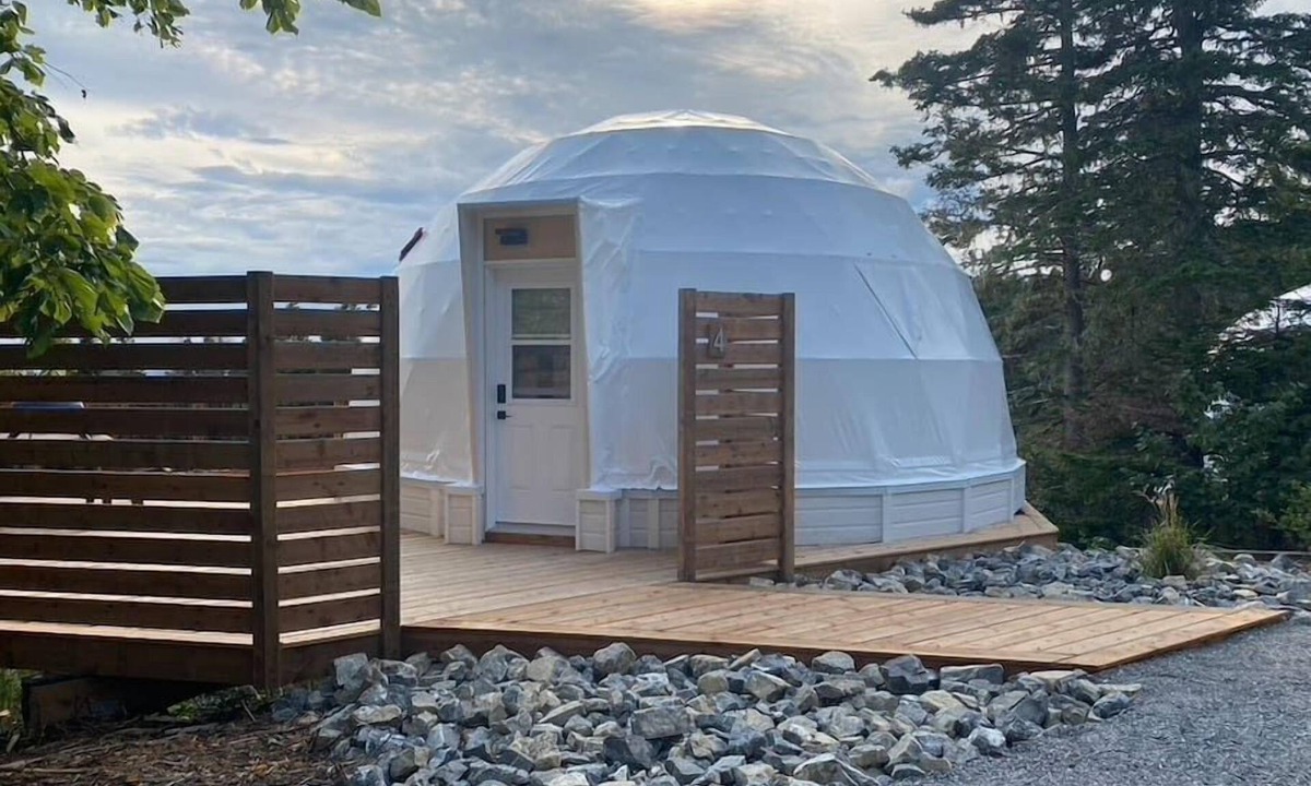 Perce Ski Chalet | Dome #4 ocean view at Domaine Renard