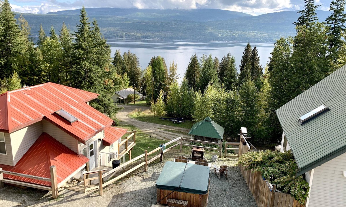 Anglemont Cabin | Double Cabins - Hot Tub~Buoy - Home Sweet Lakehouse/Nauti Cabin - Shuswap Vacations/Sledding Stays