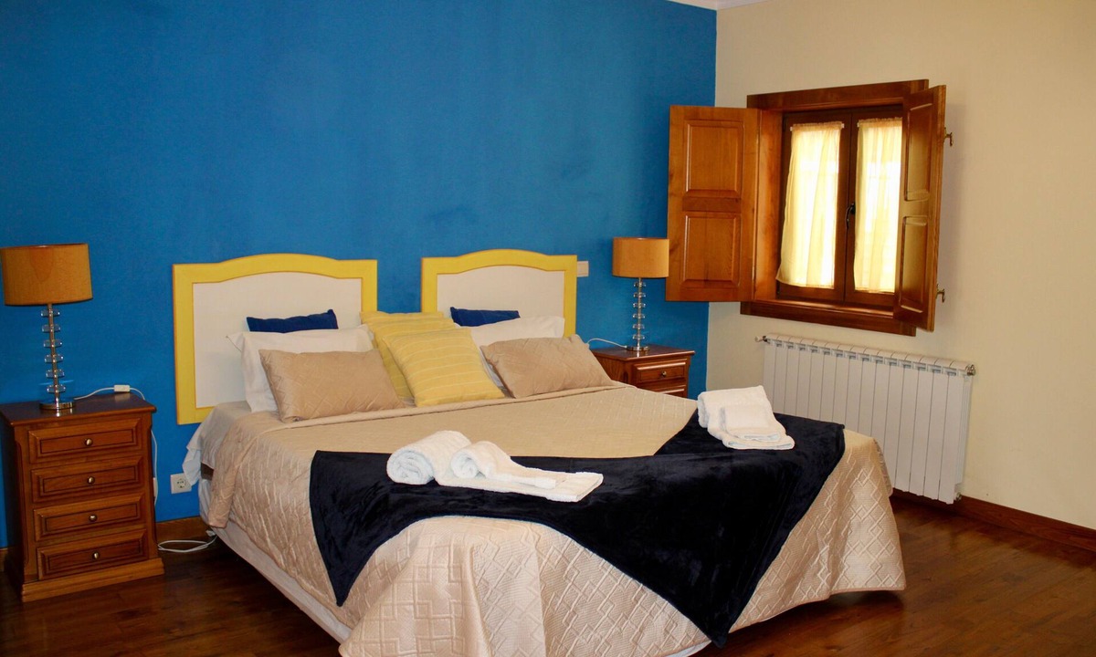 Braganca Apartment | Double Room 4 - Solar de Rabal with Private Bathroom