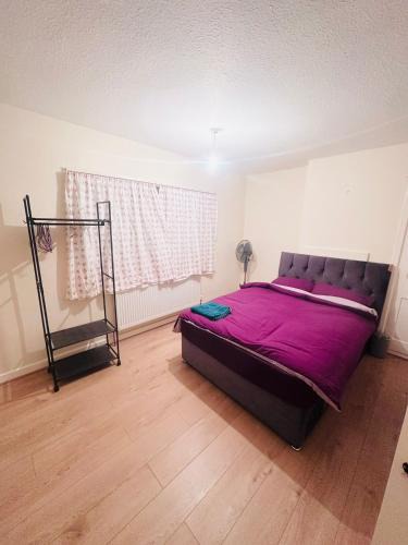 Headington House | Double Room Near Brookes University and City Centre Room E