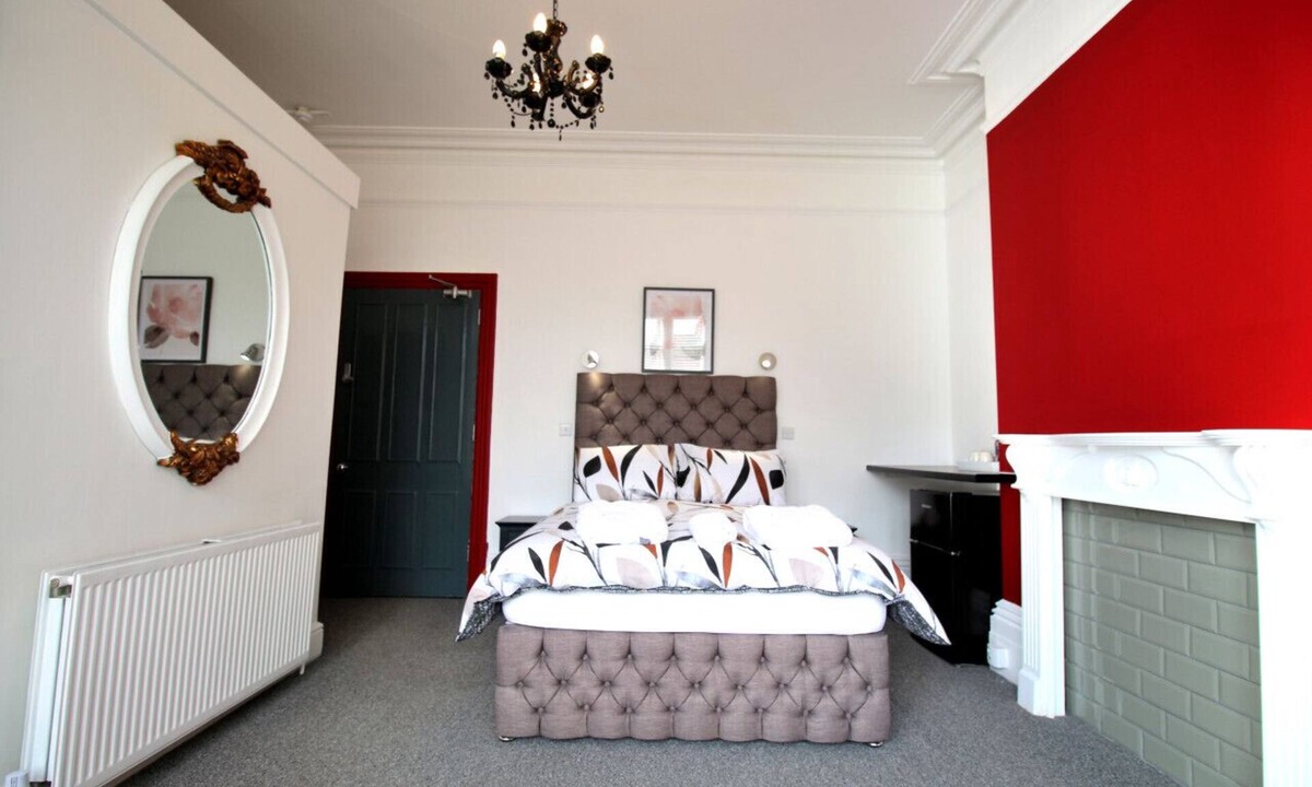 Lincoln House | Double Room with Private Bathroom - Hamilton