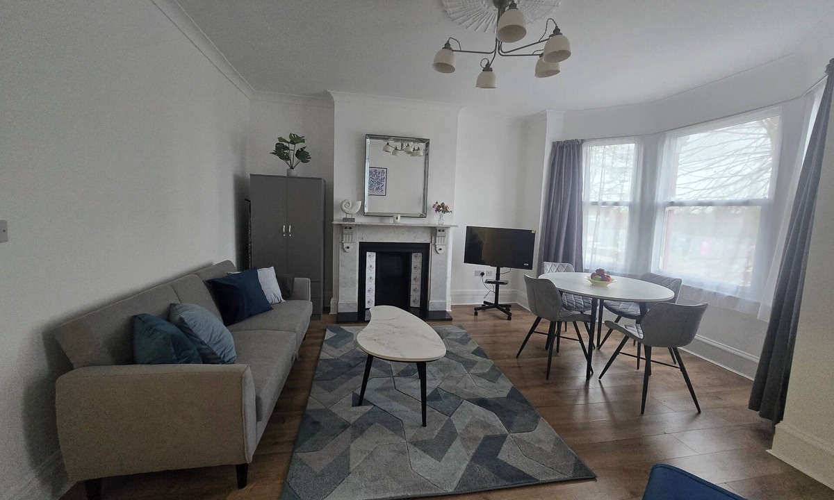 Arnos Grove Apartment | Exclusive 1BR flat, Arnos Grove Station