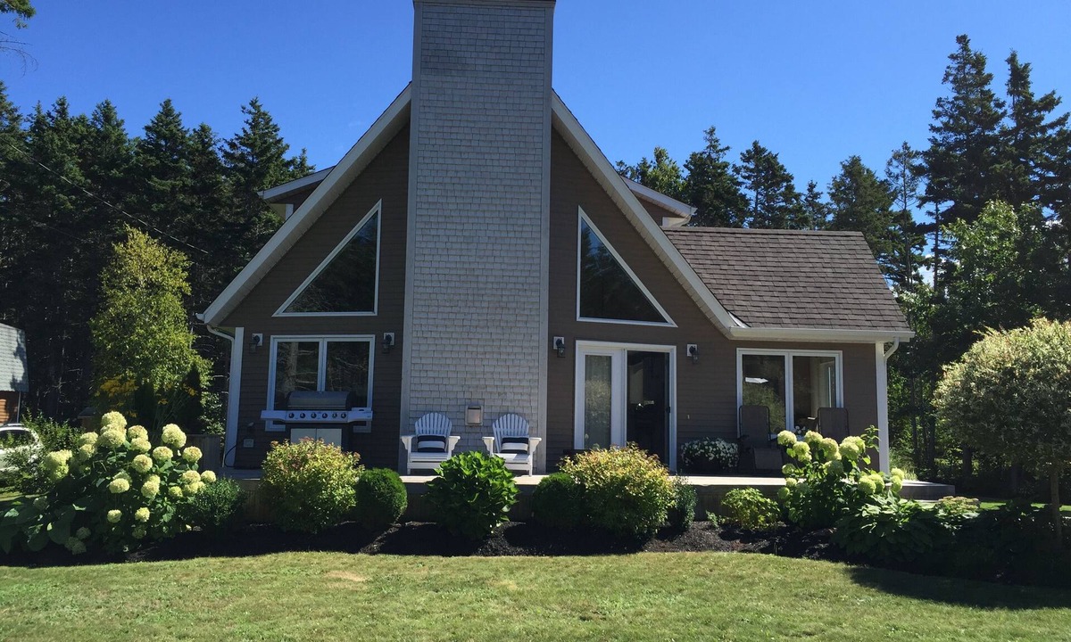 Stanhope House | Executive Summer Home - minutes from the beach! A delightful vacation experience