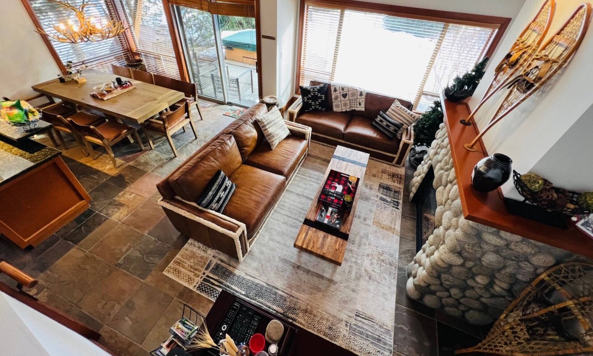 Village North House | Executive Townhouse with PRIVATE Hot Tub. Professionally Managed + Cleaned