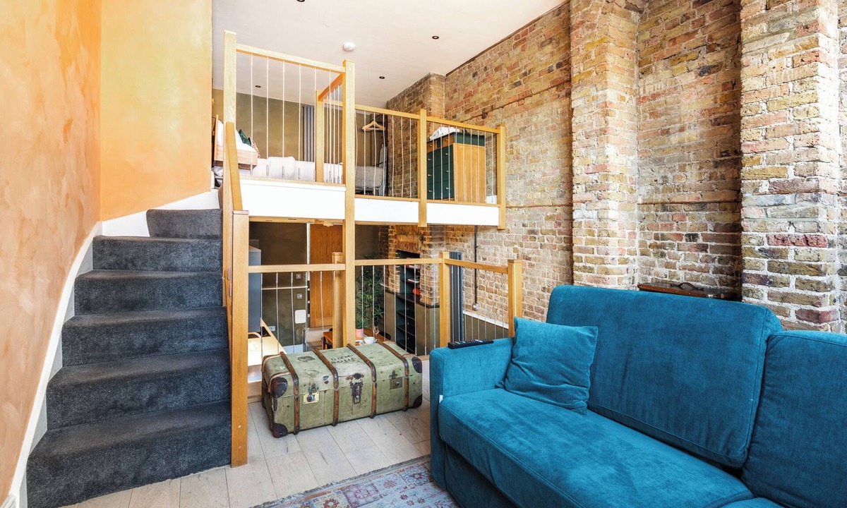 Harringay Apartment | Exposed Brick Flat Finsbury Park