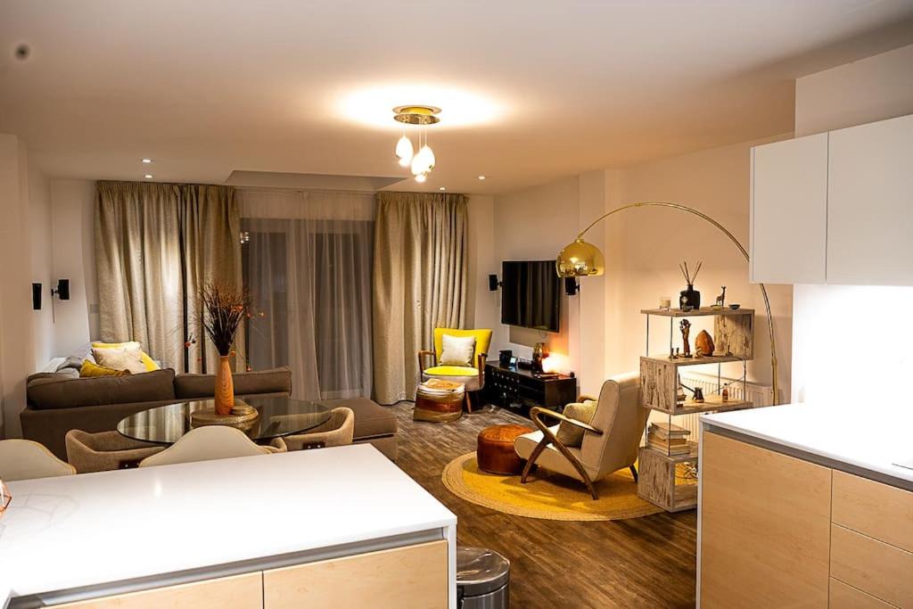 Harold Wood Villa | Exquisite cozy house, close to Train Station and amenities