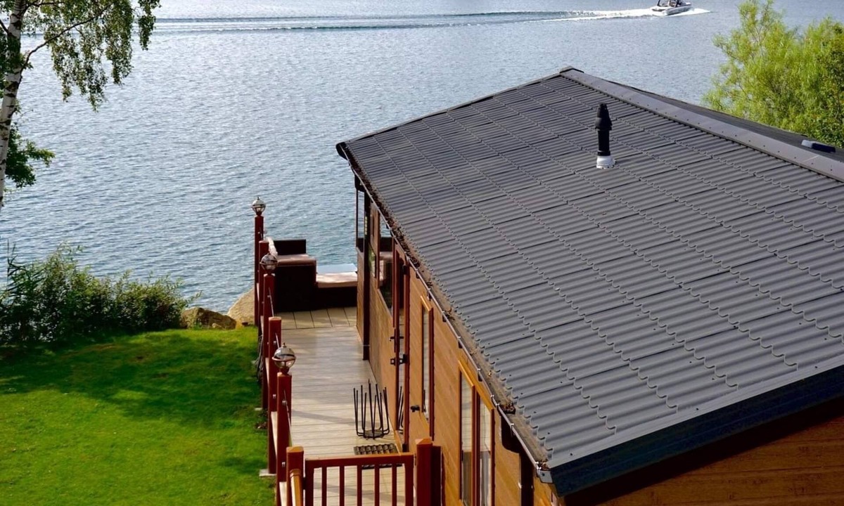 Dogdyke Cabin | Fable Lodge - Lakeside lodge with sunken hot tub at Tattershall Lakes