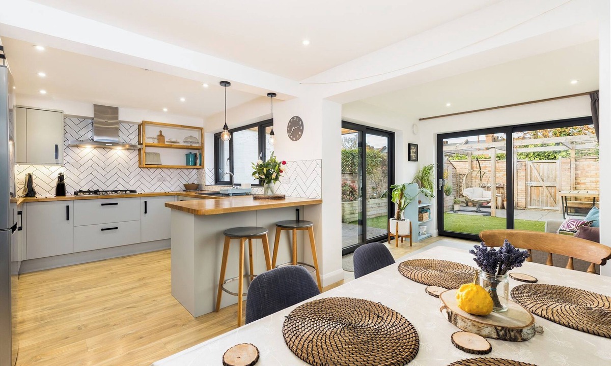 Whitnash House | Family Friendly 3 Bed Home - Pass the Keys