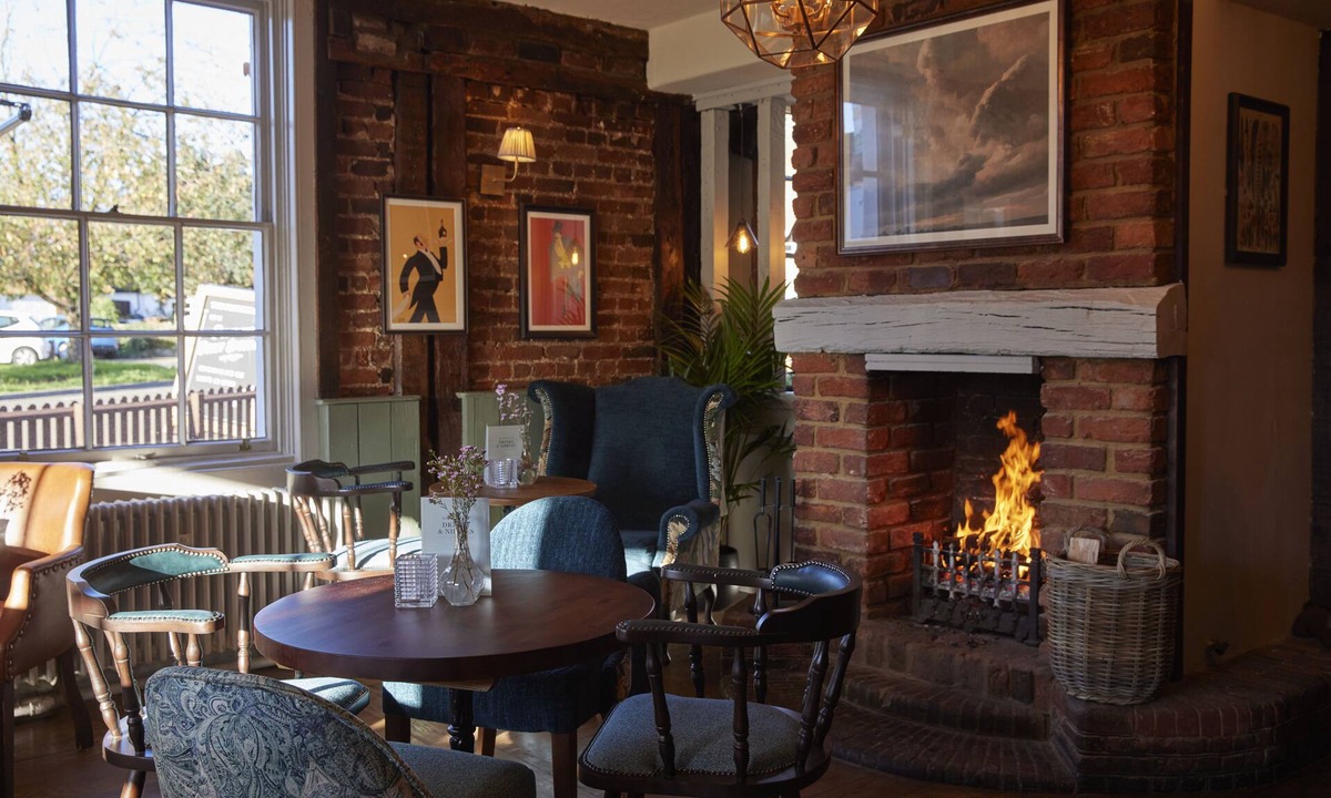 Wadesmill Hotel | Feathers Hotel by Chef and Brewer Collection