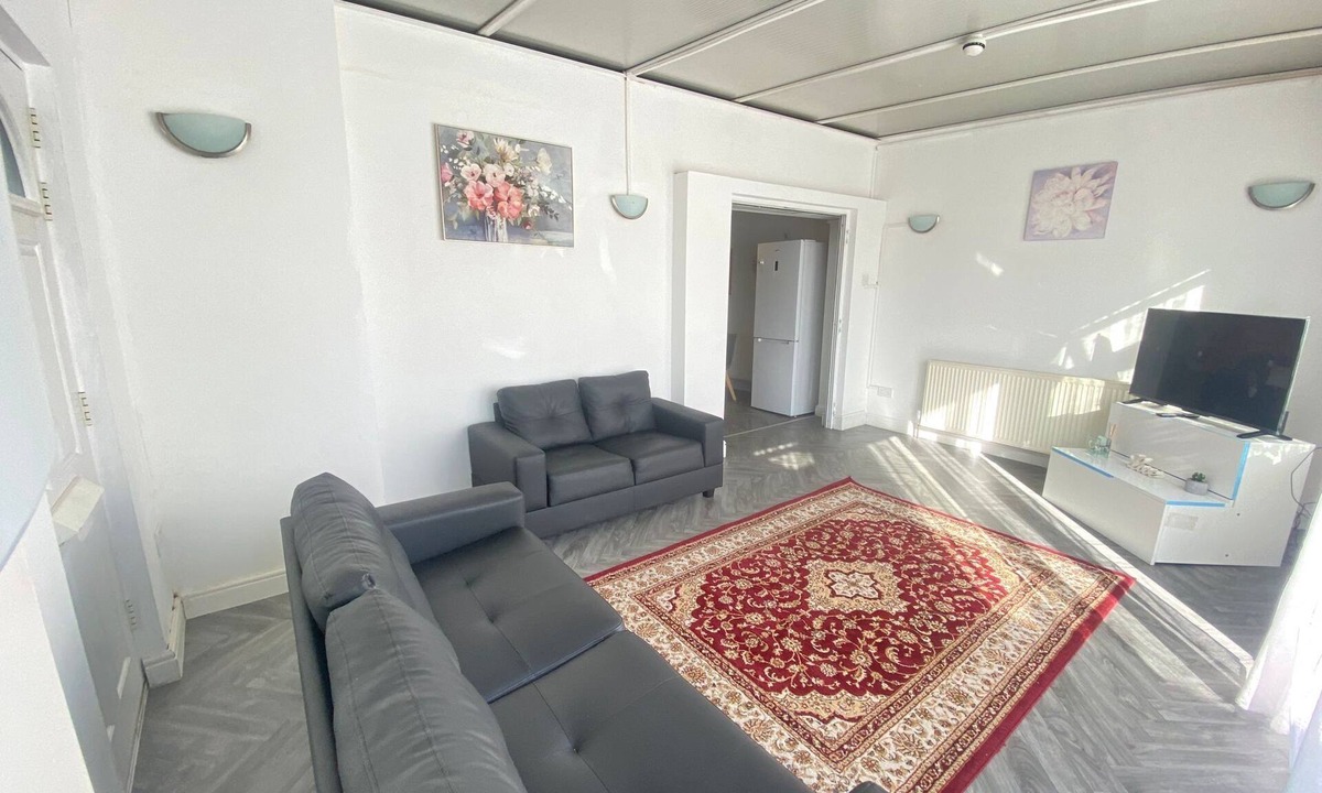 South Hornchurch House | Few min to Rainham station In a nice 4 bedroom house Family sized condo