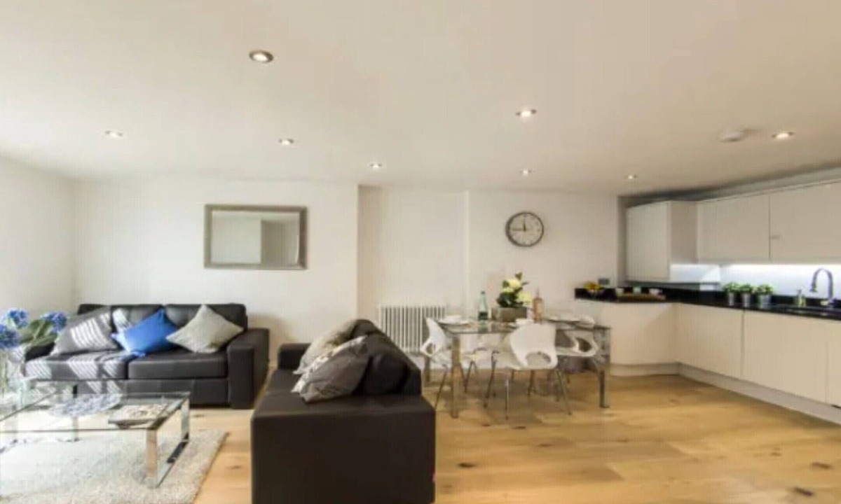 Finchley Church End Apartment | Finchley central - spacious ground floor apartment