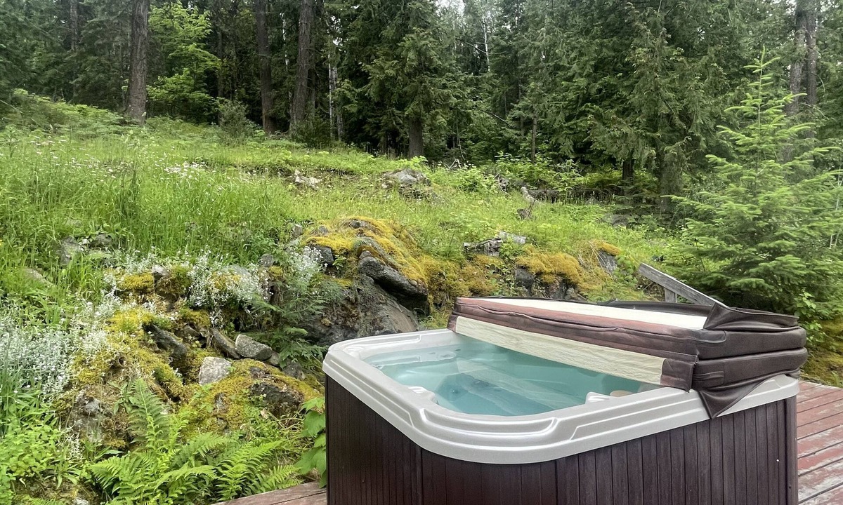 Taghum House | Fisherman Road Retreat: Full house & Suite (Lakeside)