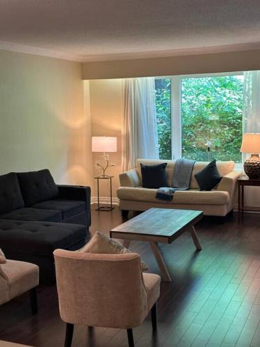 Mineola House | Five Bedroom Entire House in the Beautiful Port Credit & Lakeshore of Mississauga