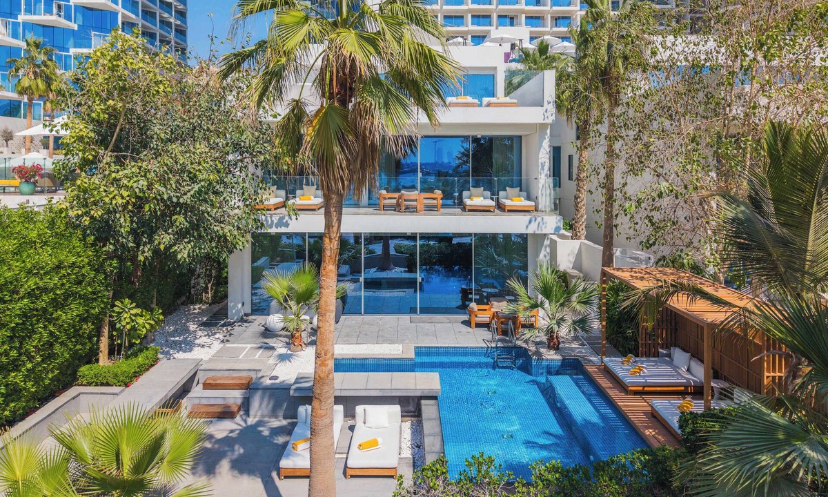 Palm Jumeirah Villa | FIVE Palm Beachfront Villa -Private Pool & Jacuzzi