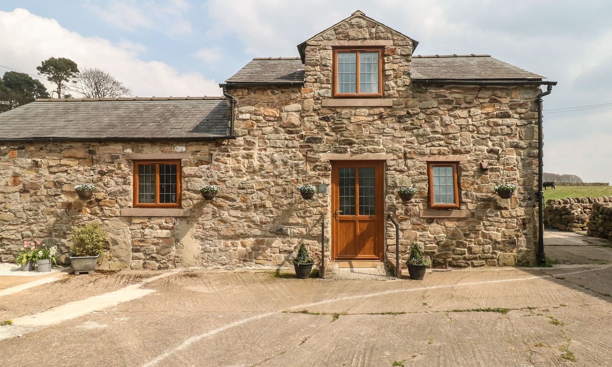 Belper Cottage | FLETCHERS BARN, family friendly, with open fire in Alderwasley