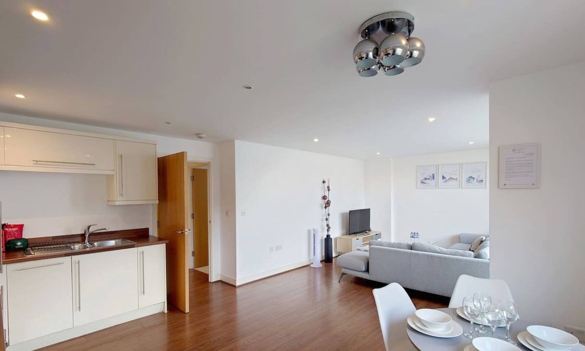 Newham Apartment | Free Parking: Two Bed Apartment in Beckton