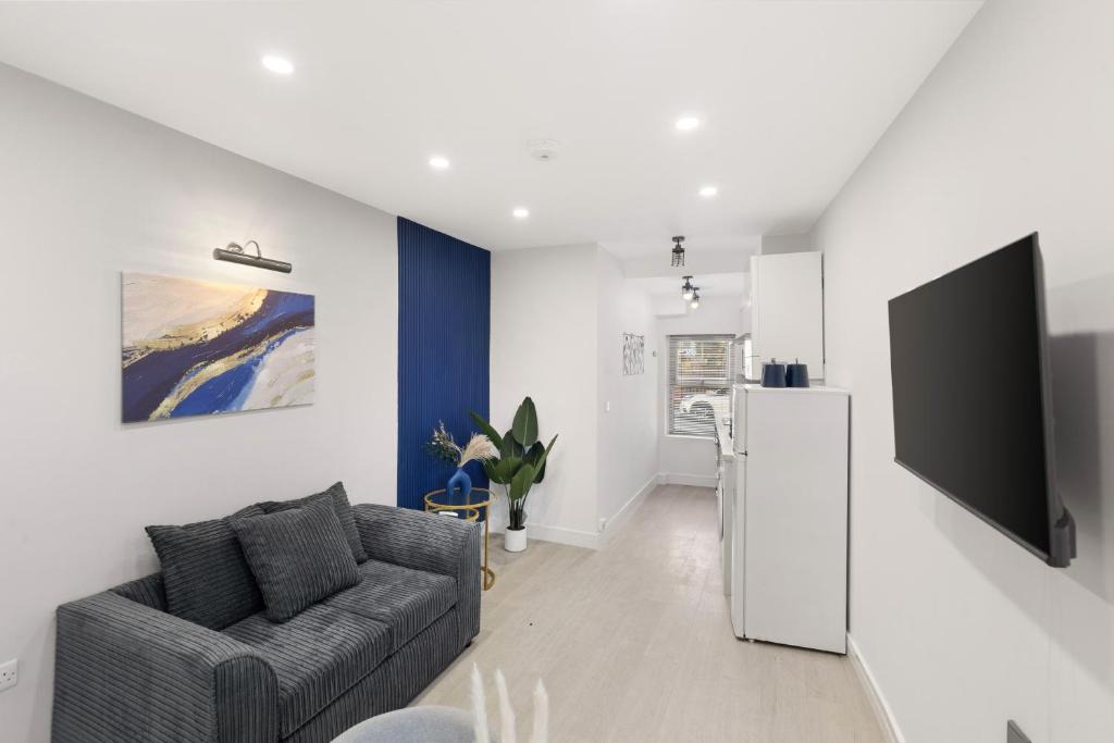 Tottenham Apartment | Fresh & Modern 1BR Apartment in North London