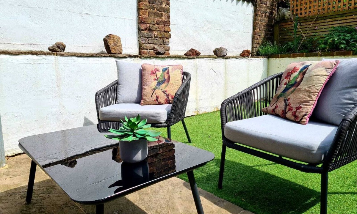 Hove Apartment | Garden flat in central Hove, close to the beach, shops, bars and restaurants