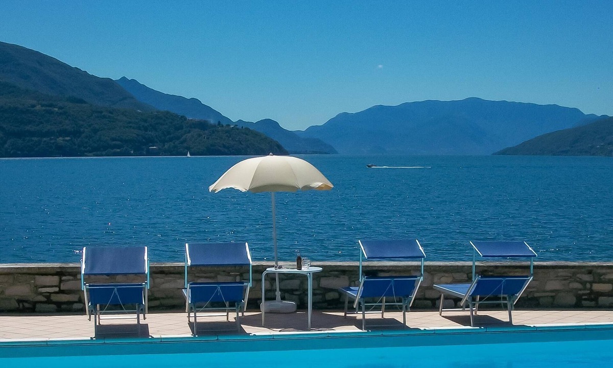 Domaso Apartment | GiardinoLago Arancio Holiday flat on the lake with pool